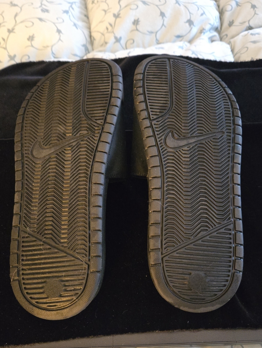 Nike Slides - Picture 2 of 4